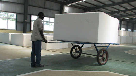 Polyurethaanschuim Injectie Apparatuur Hogedruk PU Schuimmachine met Schuimhoogte van 1,0-1,25m