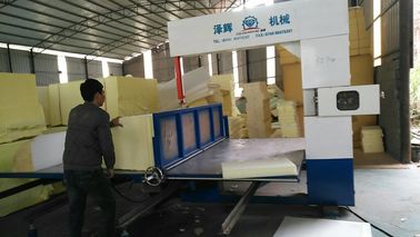 Elektrische verticale schuimsnijmachine met PLC-besturing voor EVA- en EPE-bewerking
